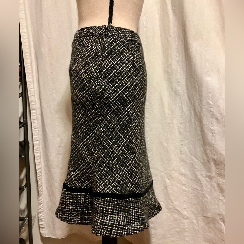 Black and White GAP Fluted Skirt